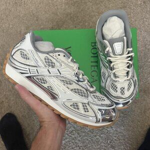 Bottega Veneta Orbits Silver and White